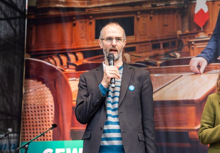 Peter Ladner lors de son discours à l'événement de Pro Infirmis à Berne